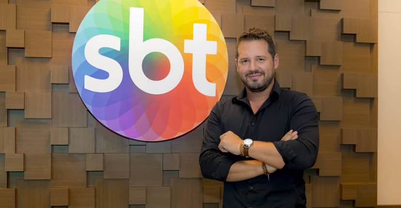 Dony de Nuccio chegou ao SBT em 2021, mas não possui contrato fixo- Foto: Reprodução/SBT Dony de Nuccio chegou ao SBT em 2021, mas não possui contrato fixo- Foto: Reprodução/SBT