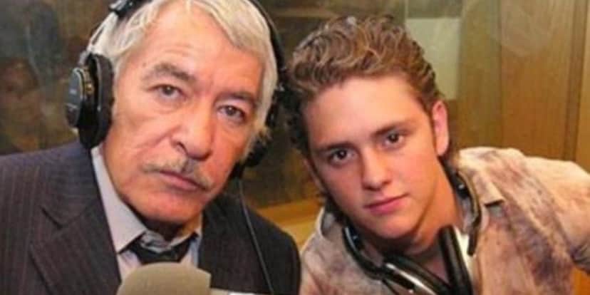 Enrique Rocha e Christopher Uckermann nos bastidores da novela Rebelde (Foto: Reprodução) Enrique Rocha e Christopher Uckermann nos bastidores da novela Rebelde (Foto: Reprodução)