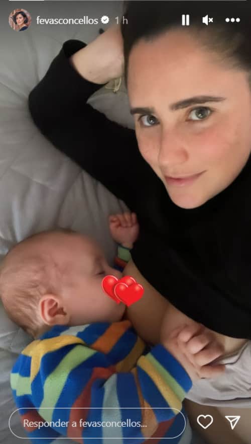 A famosa Fernanda Vasconcellos, publica clique raro ao lado do seu filho recém-nascido, o Romeu, e beleza do bebê encanta - Foto Reprodução A famosa Fernanda Vasconcellos, publica clique raro ao lado do seu filho recém-nascido, o Romeu, e beleza do bebê encanta - Foto Reprodução