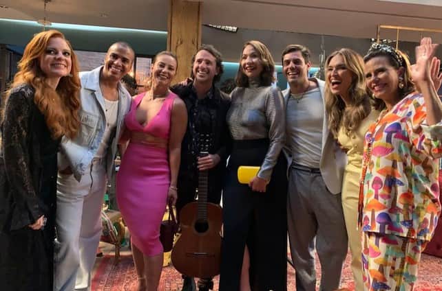 A festa de Andrea Pratini (Maria Eduarda de Carvalho) em 'Cara e Coragem' conta com convidados especiais: Thiago Oliveira, Maria Beltrão, Talitha Morete e Narcisa Tamborindeguy (Foto: Reprodução / Globo / Juliana Coutinho) A festa de Andrea Pratini (Maria Eduarda de Carvalho) em 'Cara e Coragem' conta com convidados especiais: Thiago Oliveira, Maria Beltrão, Talitha Morete e Narcisa Tamborindeguy (Foto: Reprodução / Globo / Juliana Coutinho)