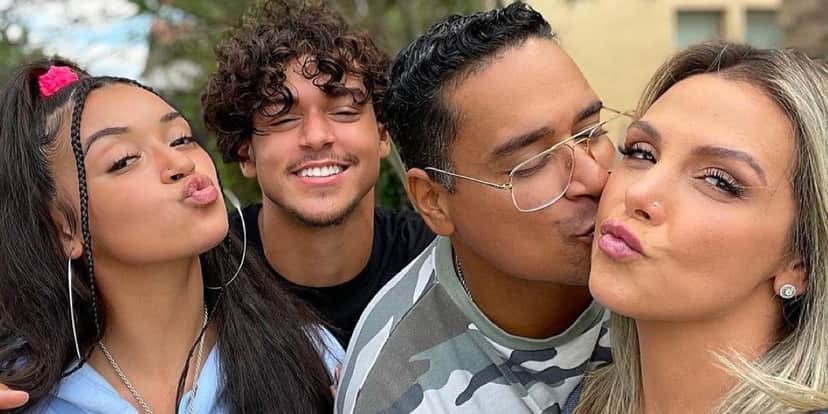 Carla Perez e Xanddy com os filhos. (Foto: Reprodução/Instagram) Carla Perez e Xanddy com os filhos. (Foto: Reprodução/Instagram)