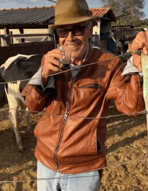 Alcino Lima, pai do cantor Gusttavo Lima, leva vida humilde e simples no campo, longe dos holofotes em que vive o seu filho - Foto Reprodução Instagram Alcino Lima, pai do cantor Gusttavo Lima, leva vida humilde e simples no campo, longe dos holofotes em que vive o seu filho - Foto Reprodução Instagram