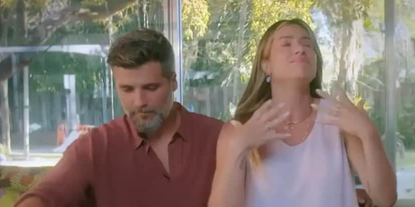 Gio Ewbank se emociona ao pensar no preconceito que sua filha pode sofrer futuramente (Reprodução: GNT) Gio Ewbank se emociona ao pensar no preconceito que sua filha pode sofrer futuramente (Reprodução: GNT)