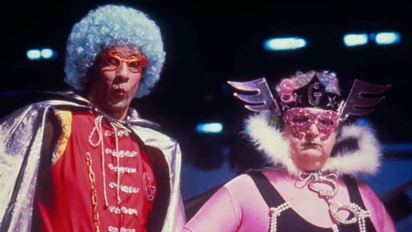 Eliezer Motta e Jô Soares como os personagens Carlos Suely e Capitão Gay, sucesso nos anos 1980 - Foto: Reprodução/Acervo Globo Eliezer Motta e Jô Soares como os personagens Carlos Suely e Capitão Gay, sucesso nos anos 1980 - Foto: Reprodução/Acervo Globo