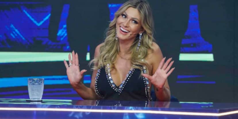 Lívia Andrade tem um salário de R$10 mil na Globo, para participar do programa de Luciano Huck (Reprodução: Globo) Lívia Andrade tem um salário de R$10 mil na Globo, para participar do programa de Luciano Huck (Reprodução: Globo)