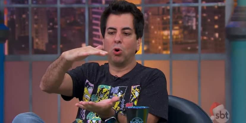 Marcelo Barbur contou que já recebeu uma lata cheia de fezes de seus fãs (Reprodução: SBT) Marcelo Barbur contou que já recebeu uma lata cheia de fezes de seus fãs (Reprodução: SBT)