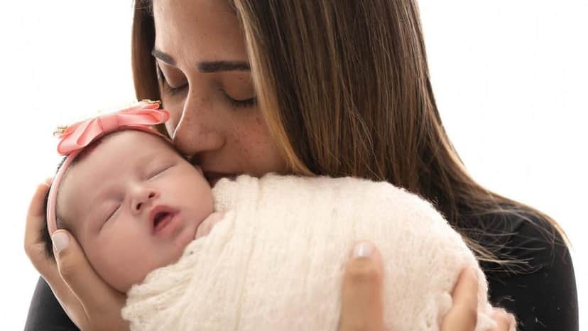 Mc Loma preocupa seguidores ao confessar ter ido ao hospital ás pressas durante a madrugada com sua filha Melanie - Foto Reprodução Instagram Mc Loma preocupa seguidores ao confessar ter ido ao hospital ás pressas durante a madrugada com sua filha Melanie - Foto Reprodução Instagram