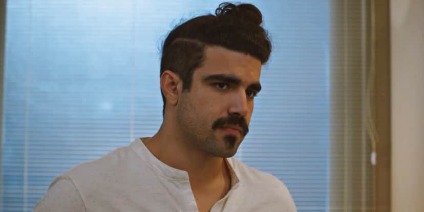 Pablo (Caio Castro) na novela Todas as Flores (Foto: Reprodução/Globoplay) Pablo (Caio Castro) na novela Todas as Flores (Foto: Reprodução/Globoplay)