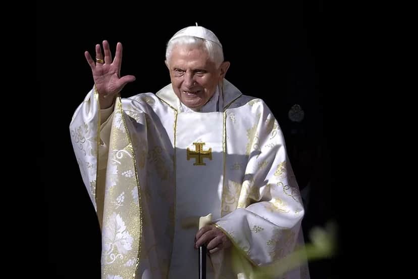 Plantão da Globo entrou no ar para anunciar a morte do Papa emérito Bento XVI (Foto: Reprodução) Plantão da Globo entrou no ar para anunciar a morte do Papa emérito Bento XVI (Foto: Reprodução)