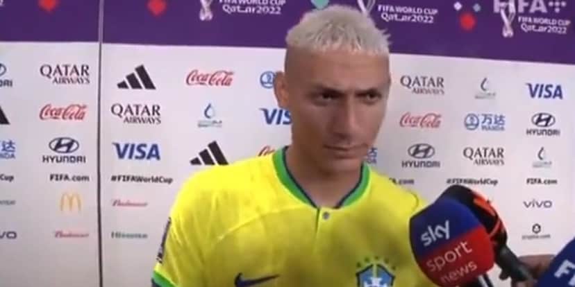 Richarlison foi pego de surpresa por Defante (Foto: Reprodução / YouTube) Richarlison foi pego de surpresa por Defante (Foto: Reprodução / YouTube)