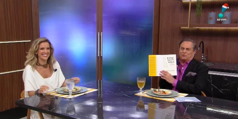 Mariana Ferrão conta o significado de borboleta amarela em sua vida, na história que envolve a morte de sua mãe (Reprodução: RedeTV!) Mariana Ferrão conta o significado de borboleta amarela em sua vida, na história que envolve a morte de sua mãe (Reprodução: RedeTV!)