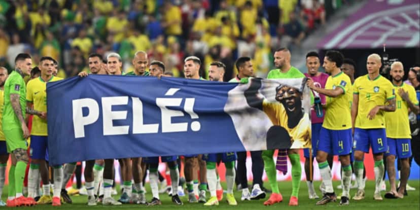 Seleção brasileira faz bonita homenagem ao Pelé (Reprodução: Globo) Seleção brasileira faz bonita homenagem ao Pelé (Reprodução: Globo)