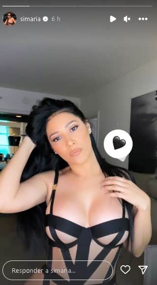 Simaria abusou da sensualidade ao posar toda sexy (Foto: Reprodução/ Instagram) Simaria abusou da sensualidade ao posar toda sexy (Foto: Reprodução/ Instagram)