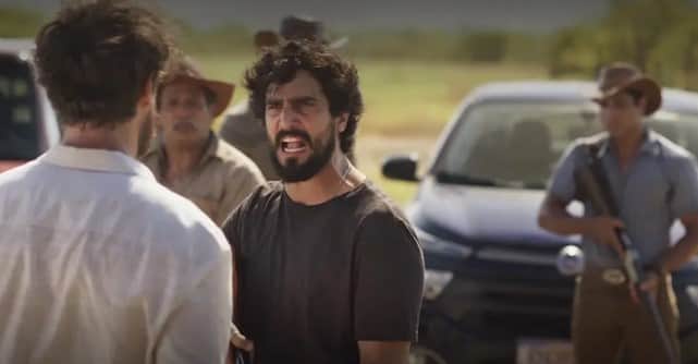 Armado até os dentes, Tertulinho (Renato Góes) aparecerá na companhia dos jagunços da fazenda Palmeiral (Foto: Reprodução / Globo) Armado até os dentes, Tertulinho (Renato Góes) aparecerá na companhia dos jagunços da fazenda Palmeiral (Foto: Reprodução / Globo)