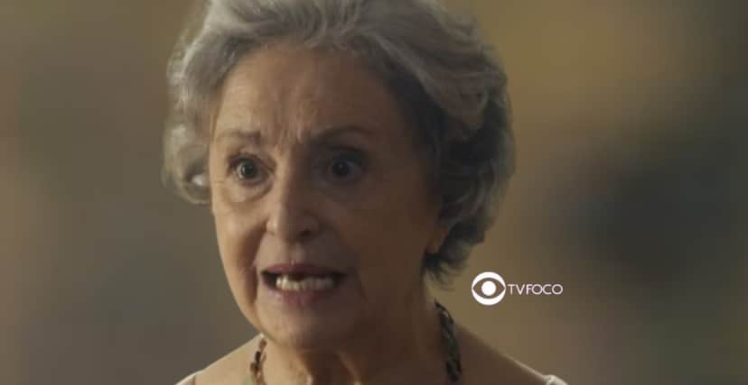 Travessia - Segredo bombástico de Tia Cotinha (Ana Lúcia Torre) vem à tona e revelação chocante promete movimentar a trama (Foto: Reprodução / Globo / Montagem TV Foco) Travessia - Segredo bombástico de Tia Cotinha (Ana Lúcia Torre) vem à tona e revelação chocante promete movimentar a trama (Foto: Reprodução / Globo / Montagem TV Foco)