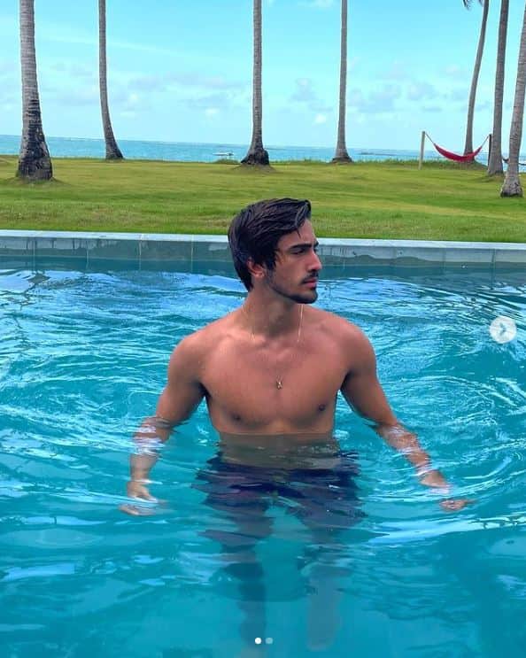 Único filho homem de Glória Pires, adora exibir seu corpo sarado em suas redes sociais, e sem dúvidas é um dos mais gatos do Brasil - Foto Reprodução Único filho homem de Glória Pires, adora exibir seu corpo sarado em suas redes sociais, e sem dúvidas é um dos mais gatos do Brasil - Foto Reprodução