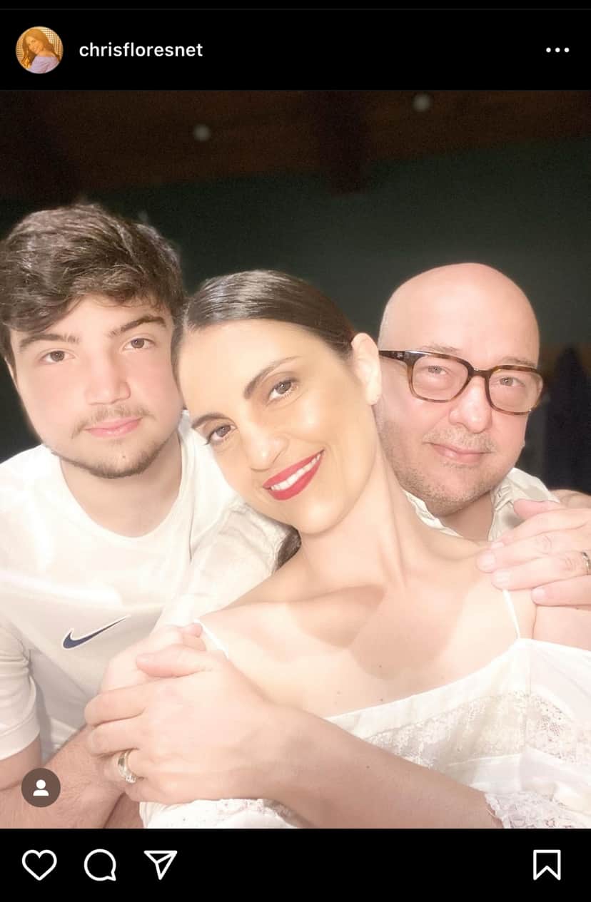 Atualmente fora do ar no SBT, Chris Flores surge em clique raro, e mostra quem é o grande amor da sua vida, com quem é casada há anos - Foto Reprodução Instagram Atualmente fora do ar no SBT, Chris Flores surge em clique raro, e mostra quem é o grande amor da sua vida, com quem é casada há anos - Foto Reprodução Instagram
