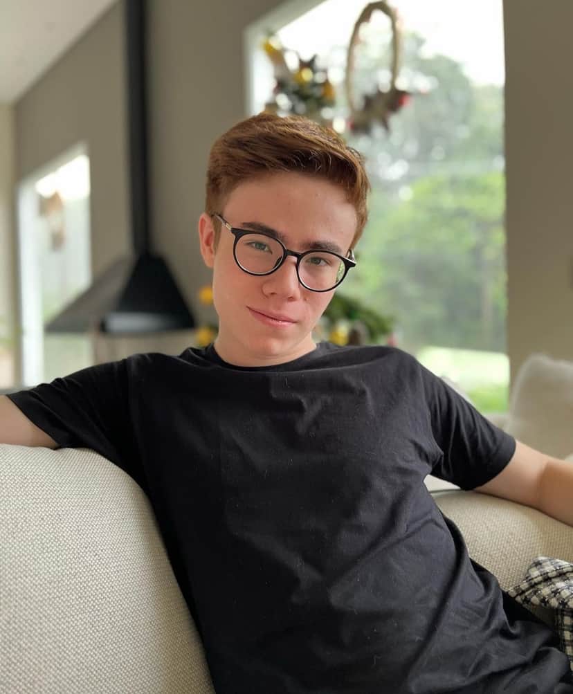 O famoso Matheus Ueta, que apresentou o programa Bom Dia & Cia, do SBT, cresceu e está completamente irreconhecível - Foto Reprodução Instagram O famoso Matheus Ueta, que apresentou o programa Bom Dia & Cia, do SBT, cresceu e está completamente irreconhecível - Foto Reprodução Instagram