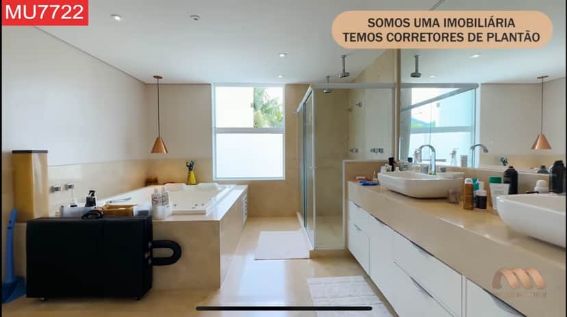 Banheiro da mansão de Anitta - Foto Reprodução YouTube Banheiro da mansão de Anitta - Foto Reprodução YouTube