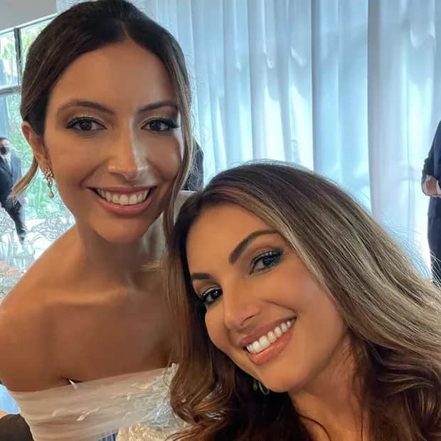 A apresentadora da Globo, Patrícia Poeta, tem uma irmã novinha que brilha na Record, e são tão parecidas que parecem gêmeas - Foto Reprodução A apresentadora da Globo, Patrícia Poeta, tem uma irmã novinha que brilha na Record, e são tão parecidas que parecem gêmeas - Foto Reprodução