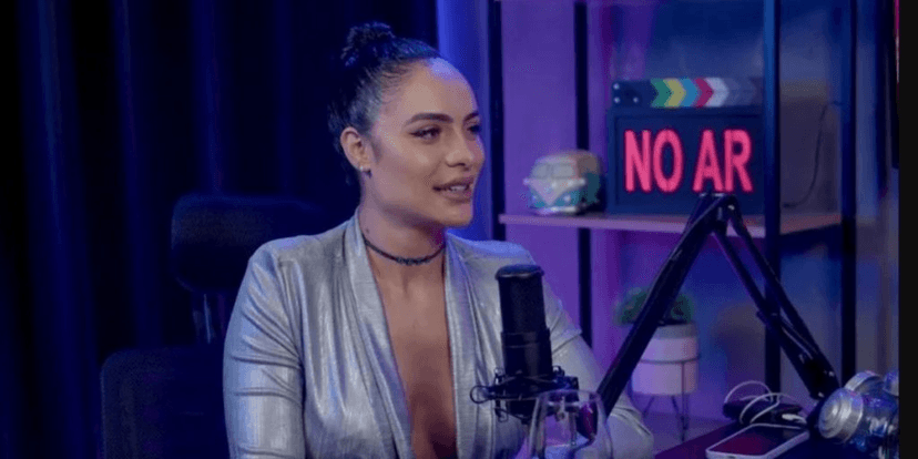 Aline Mineiro durante o podcast ‘Não É nada Pessoal’ (Foto: Divulgação) Aline Mineiro durante o podcast ‘Não É nada Pessoal’ (Foto: Divulgação)