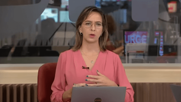 E na madrugada desta segunda-feira (9), a programação da emissora dos Marinhos é interrompida com Plantão Globo, e deixa os telespectadores assustados - Foto Reprodução E na madrugada desta segunda-feira (9), a programação da emissora dos Marinhos é interrompida com Plantão Globo, e deixa os telespectadores assustados - Foto Reprodução