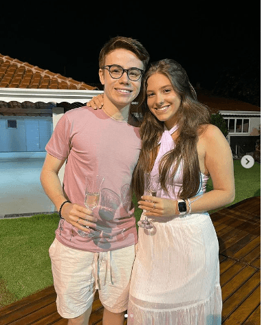 Matheus Ueta e sua namorada Stella - Foto Reprodução Matheus Ueta e sua namorada Stella - Foto Reprodução