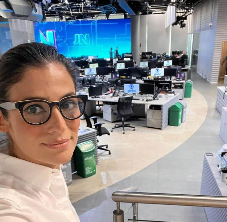 Renata Vasconcellos, âncora da Globo, dá recado importante aos seus seguidores direto dos bastidores do Jornal Nacional - Foto Reprodução Instagram Renata Vasconcellos, âncora da Globo, dá recado importante aos seus seguidores direto dos bastidores do Jornal Nacional - Foto Reprodução Instagram