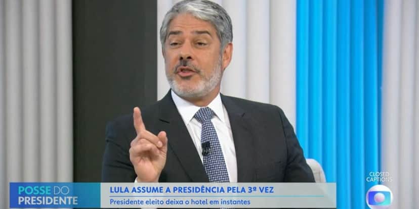 William Bonner durante a exibição da posse do Lula na Globo (Foto: Reprodução) William Bonner durante a exibição da posse do Lula na Globo (Foto: Reprodução)