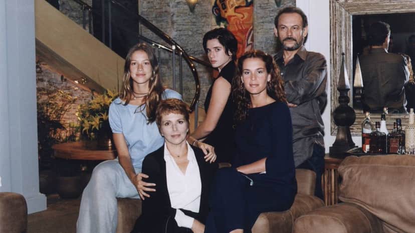 Luana Piovani com elenco de "Suave Veneno" (Foto: Divulgação/TV Globo) Luana Piovani com elenco de "Suave Veneno" (Foto: Divulgação/TV Globo)