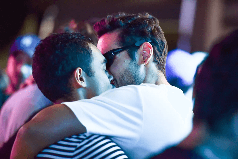 Bruno Fagundes e Igor Fernandez aos beijos no show da Anitta (Foto: Divulgação)