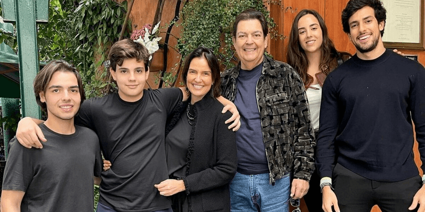 Faustão ao lado da família (Foto: Divulgação) Faustão ao lado da família (Foto: Divulgação)