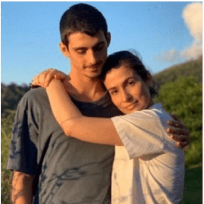 Antônio ao de sua mãe Renata Vasconcellos (Foto: Divulgação) Antônio ao de sua mãe Renata Vasconcellos (Foto: Divulgação)