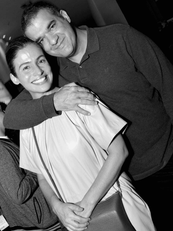 Renata Vasconcellos ao lado do marido, Miguel Athayde (Foto: Divulgação)