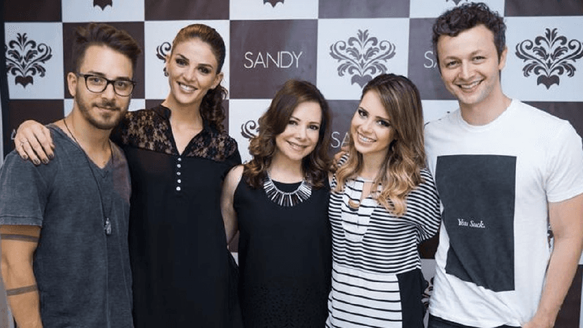Família de Sandy reunida (Foto: Divulgação) Família de Sandy reunida (Foto: Divulgação)