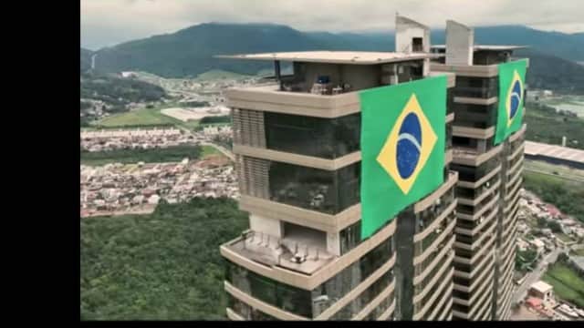 Neymar Jr, o jogador de futebol mais amado do mundo inteiro, tem cobertura com vista frente ao mar, em prédio mais luxuoso do mundo - Foto Reprodução Neymar Jr, o jogador de futebol mais amado do mundo inteiro, tem cobertura com vista frente ao mar, em prédio mais luxuoso do mundo - Foto Reprodução