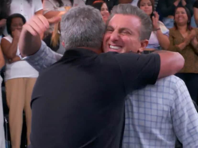 Luciano Huck caiu no choro no Domingão e causou comoção com linda atitude (Foto: Reprodução) Luciano Huck caiu no choro no Domingão e causou comoção com linda atitude (Foto: Reprodução)
