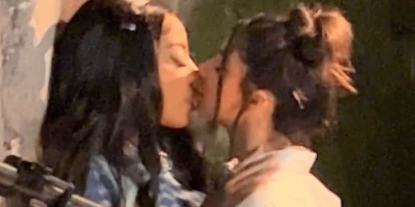 Ludmilla aos beijos com mulher misteriosa (Foto: Reprodução) Ludmilla aos beijos com mulher misteriosa (Foto: Reprodução)