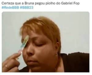 BBB23 - Bruna afirma que está com piolho e vira piada ao pedir ajuda aos brothers (Foto: Reprodução / Twitter) BBB23 - Bruna afirma que está com piolho e vira piada ao pedir ajuda aos brothers (Foto: Reprodução / Twitter)