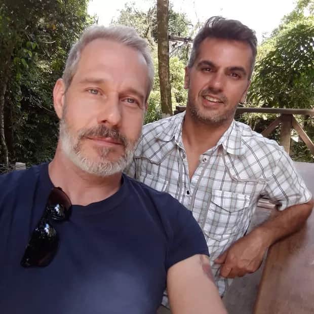 Nico Puig e seu marido Jeff - Foto Reprodução Nico Puig e seu marido Jeff - Foto Reprodução