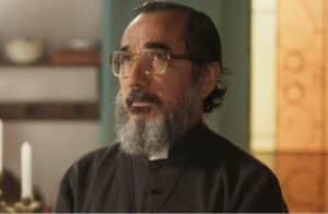 Nanego Lira, intérprete do padre Zezo na novela das seis da Globo (Foto: Reprodução / Globo) Nanego Lira, intérprete do padre Zezo na novela das seis da Globo (Foto: Reprodução / Globo)