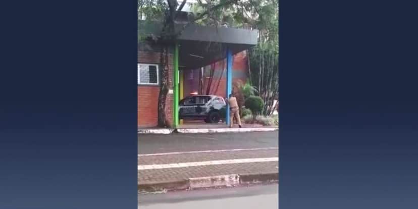 A TV Naipi, da Rede Massa, de Ratinho, sofreu ataque de um detento foragido (Foto: Reprodução) A TV Naipi, da Rede Massa, de Ratinho, sofreu ataque de um detento foragido (Foto: Reprodução)