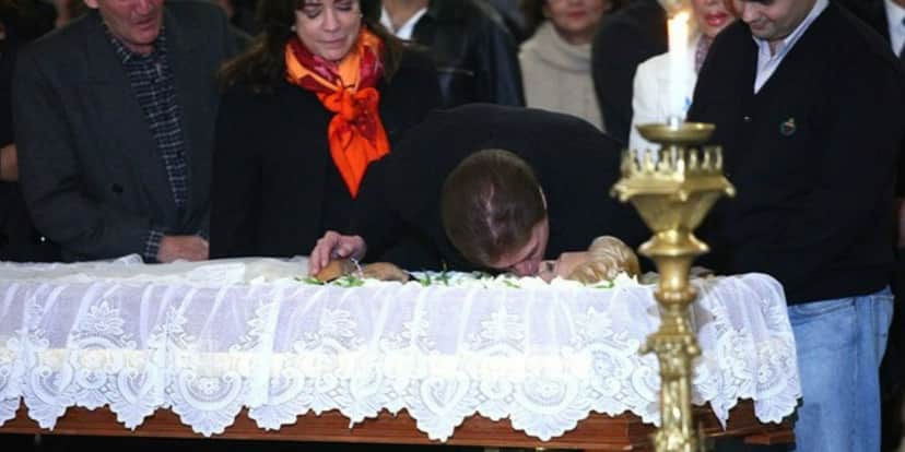 Silvio Santos deu selinho em Hebe durante velório (Foto: Reprodução/Iwi Onodera/EGO) Silvio Santos deu selinho em Hebe durante velório (Foto: Reprodução/Iwi Onodera/EGO)