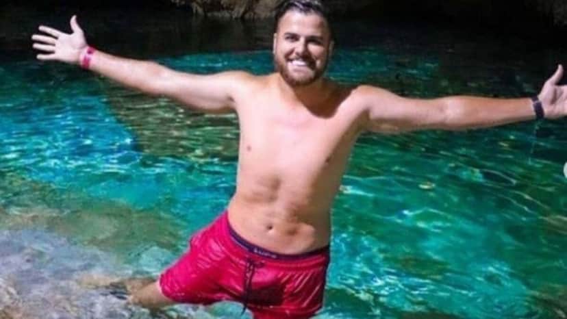 Zé Neto em outro clique com o volume marcando na bermuda (Foto Reprodução/Instagram) Zé Neto em outro clique com o volume marcando na bermuda (Foto Reprodução/Instagram)