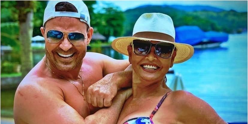Eduardo Costa ao lado da mãe (Foto: Divulgação) Eduardo Costa ao lado da mãe (Foto: Divulgação)