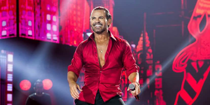 Eduardo Costa durante um de seus shows (Foto: Divulgação/ Internet) Eduardo Costa durante um de seus shows (Foto: Divulgação/ Internet)