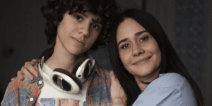 Rudá com sua mãe Guida em Travessia (Foto: Reprodução, Globo) Rudá com sua mãe Guida em Travessia (Foto: Reprodução, Globo)