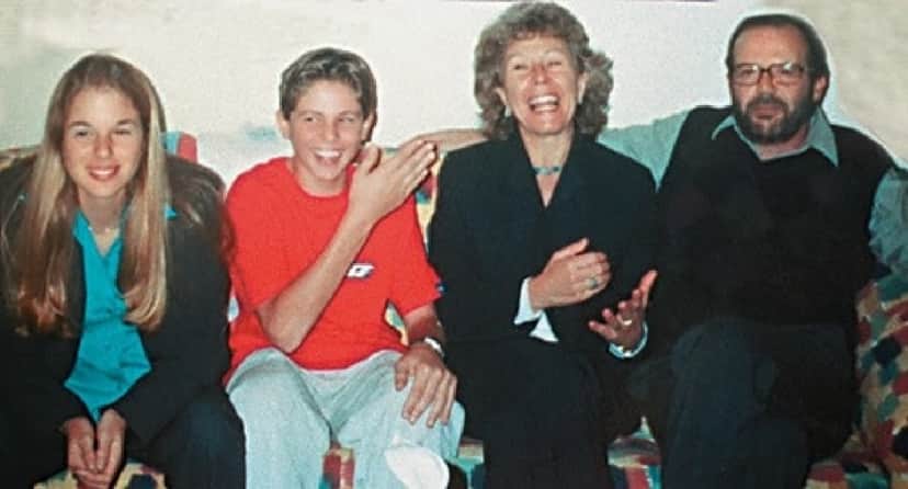 Suzane Von Richthofen e o irmão Andreas Von Richthofen ao lado dos pais (Foto: Divulgação/ Internet) Suzane Von Richthofen e o irmão Andreas Von Richthofen ao lado dos pais (Foto: Divulgação/ Internet)