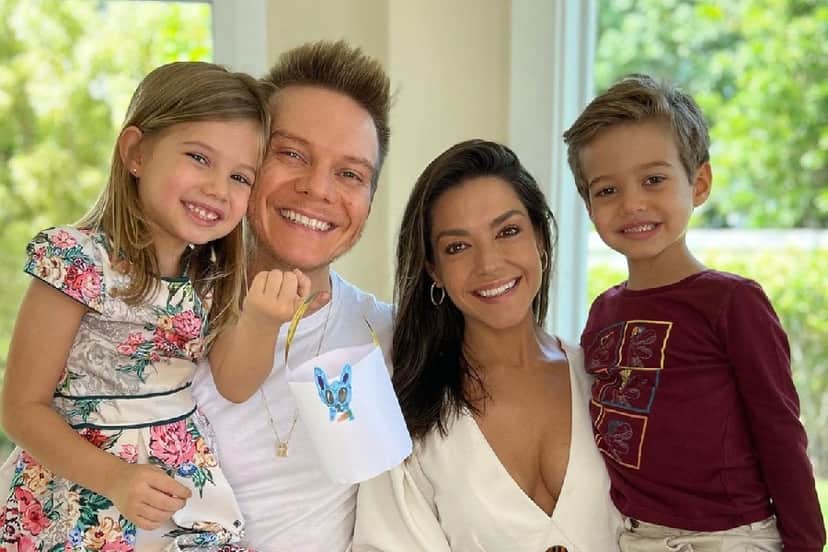 Thais Fersoza ao lado de Michel Teló e dos filhos (Foto: Divulgação) Thais Fersoza ao lado de Michel Teló e dos filhos (Foto: Divulgação)