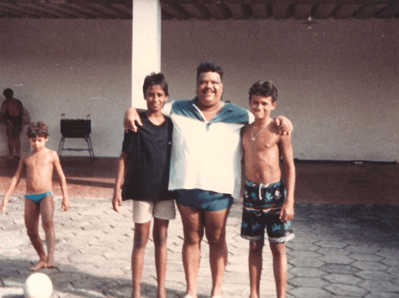 Os dois irmãos juntos na infância (Foto: Divulgação) Os dois irmãos juntos na infância (Foto: Divulgação)